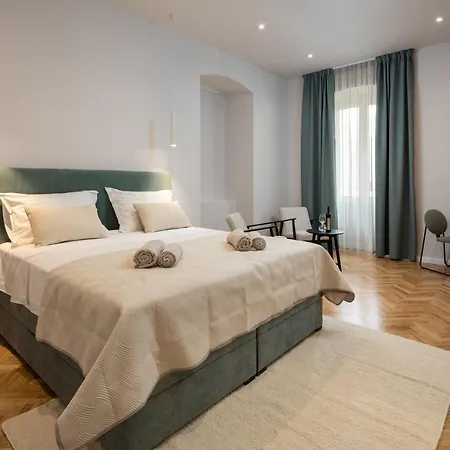Boutique Lux Odello Old Town Apartment